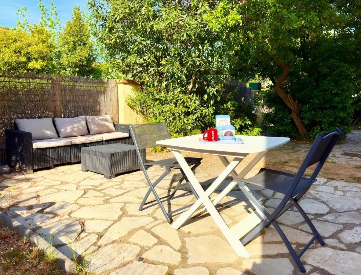 Studio Au Calme Tout Confort Proche Des Plages - Jardin Wifi Parking Fréjus Exterior foto